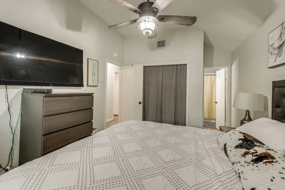 2 Mi to Dtwn! Modern Round Rock Oasis w/ Patio