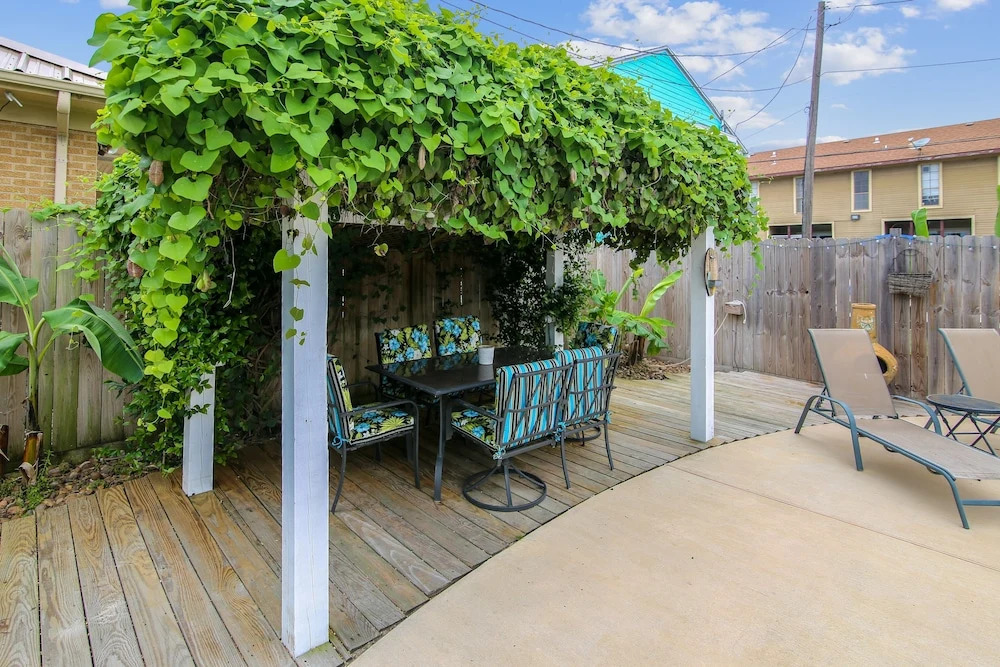 The Turquoise Turtle 4 Bedroom Home