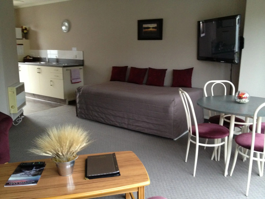 Lakefront Lodge