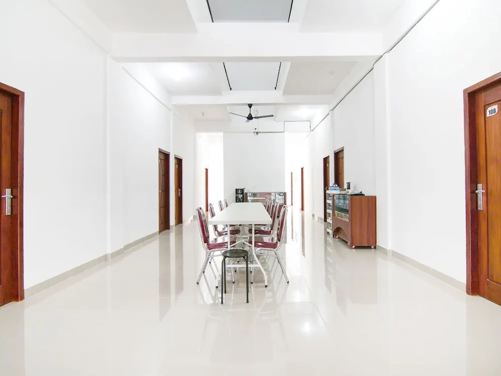 RedDoorz near Terminal Roro Bandar Sri Junjungan