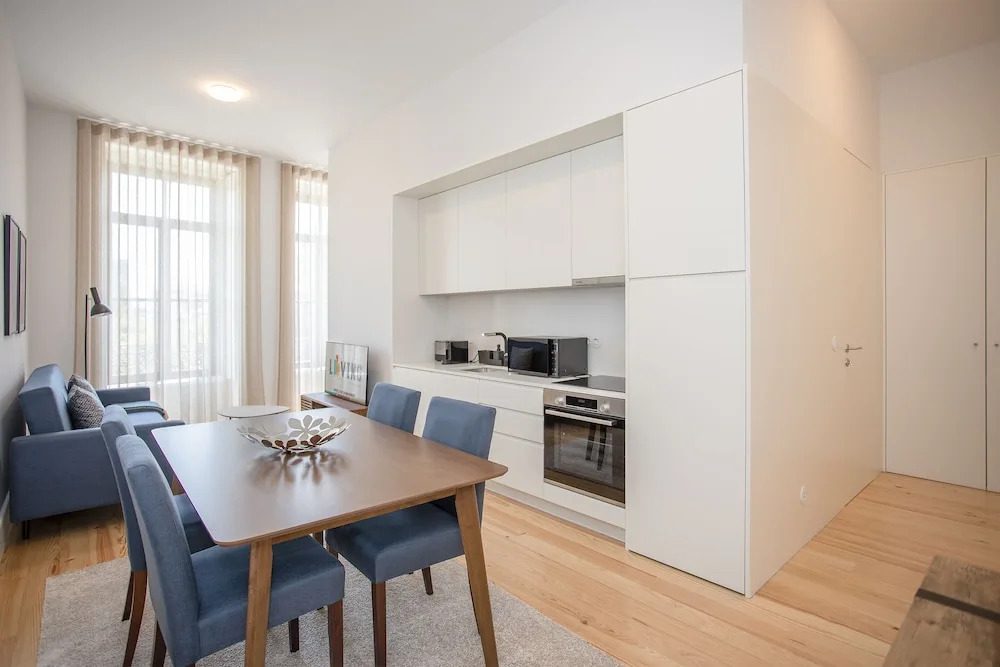 Liiiving in Porto-City View Apartment 2F
