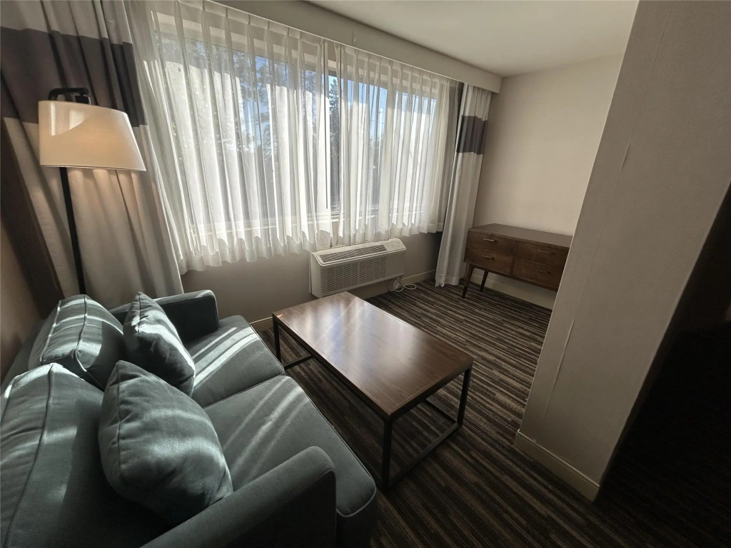 Best Western Premier Plainview-Long Island Hotel