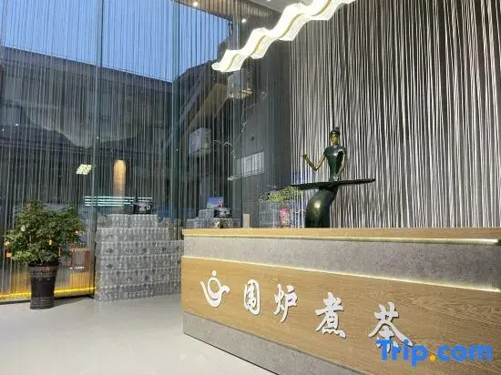 Lvtu Yasu Holiday Hotel (Wentang Gujing Spring Street Branch)