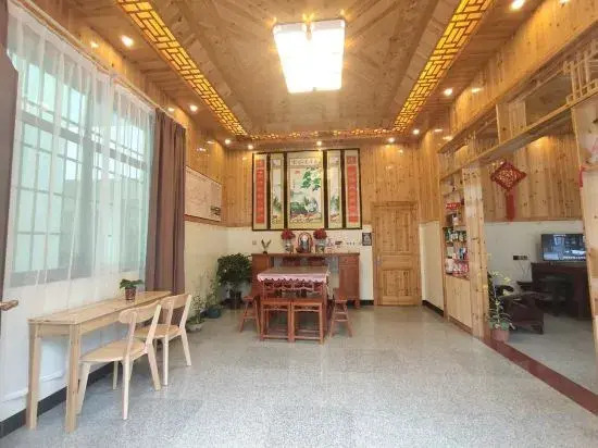 Huangling Chushi Nuanju Guesthouse