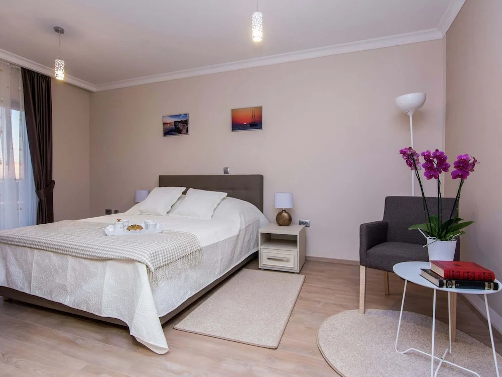 Villa With Private Heated Pool