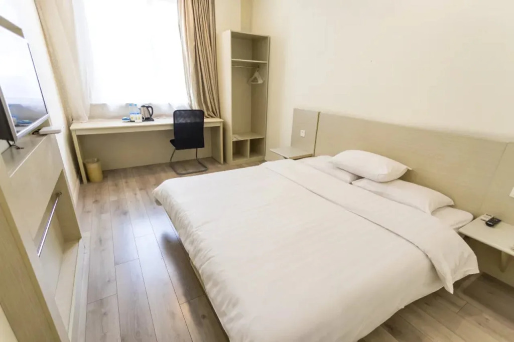 Pebble Motel (Kunshan Golden Eagle International Qianjin Middle Road)