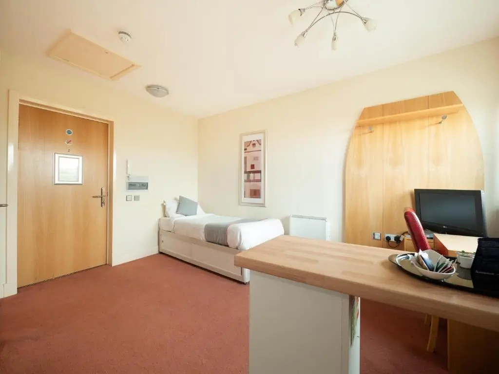 OYO Chase Suites