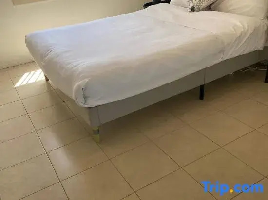 Well-Located 2BR Apartment in Auburn – Walk to Station & Shops