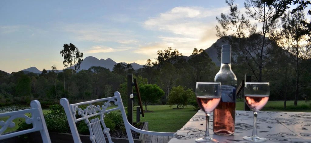 Tuckeroo Cottages & Gardens - Blue Wren & Kookaburra