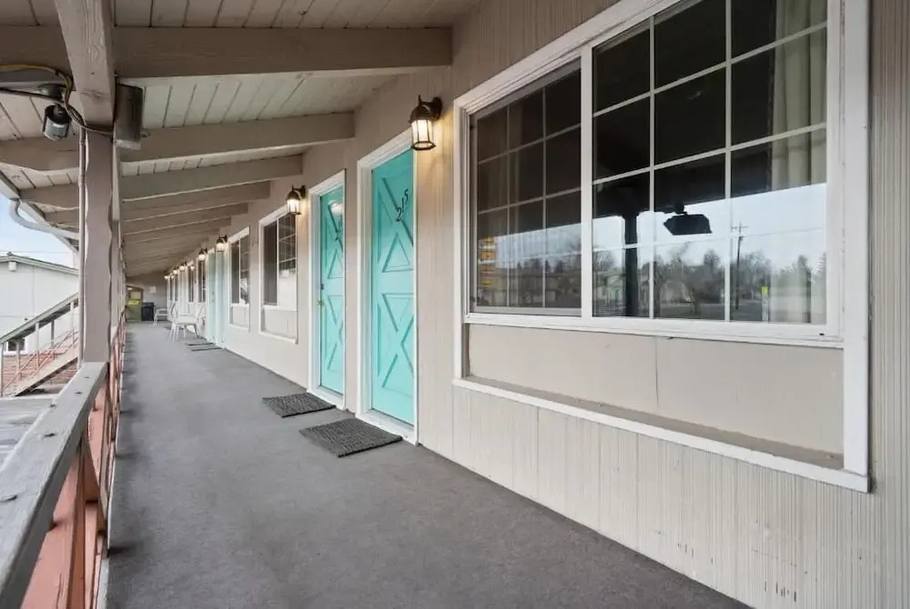 Silver Spur Motel