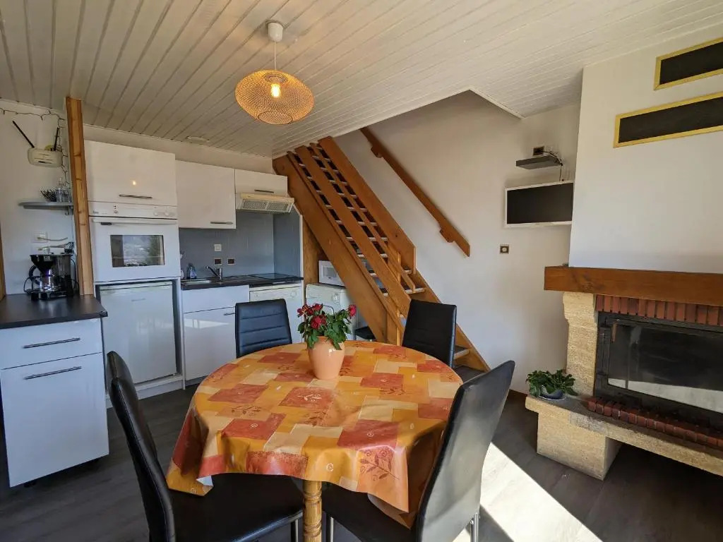 Chalet familial avec cheminée à Gérardmer - FR-1-589-37