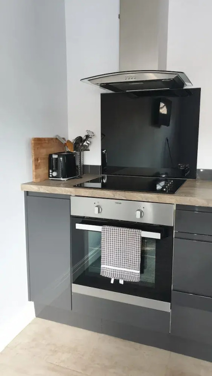 Springfield House Serviced Accommodation by Saffatel