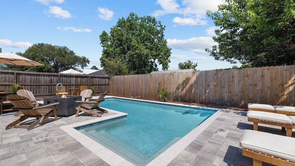 G By The Sea by Avantstay Bikes, Pool, Fire Pit, Bonfires Near Pier Park & Beaches