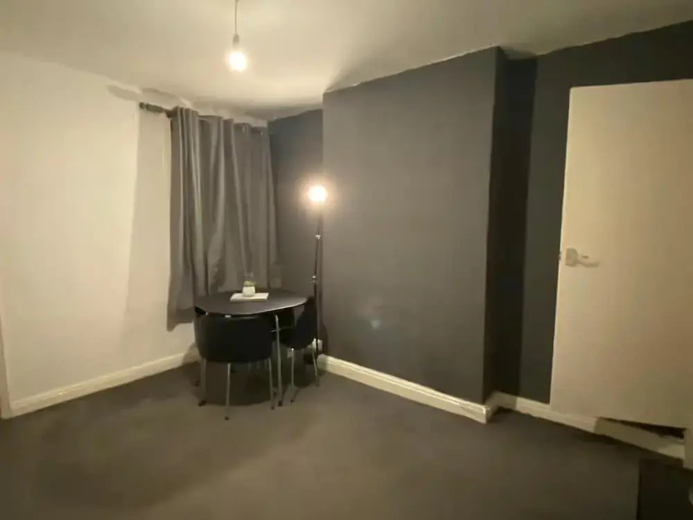 2br-sleeps3 -family Friendly -free Parking -garden