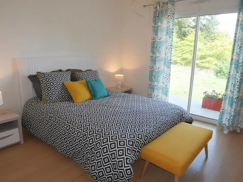 Holiday Home With Partial sea View, Douarnenez