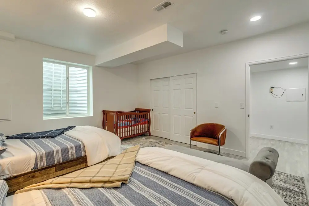 4 Mi to Gaylord Rockies: Modern Aurora Apartment