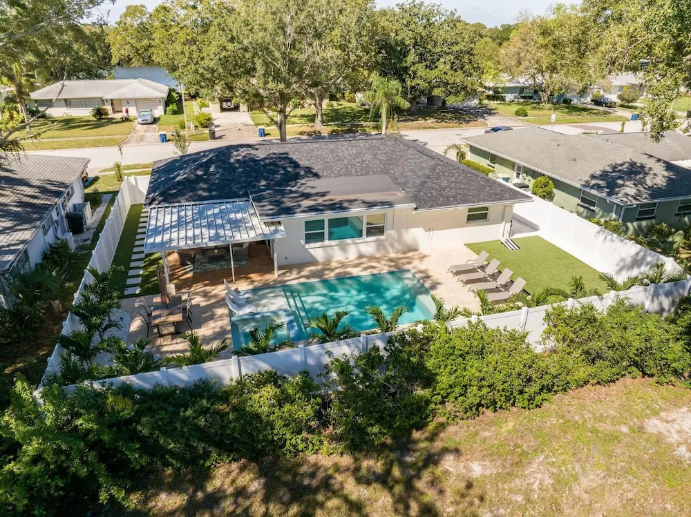 Heated Pool Hot tub Clearwater Dunedin Pet Friendly