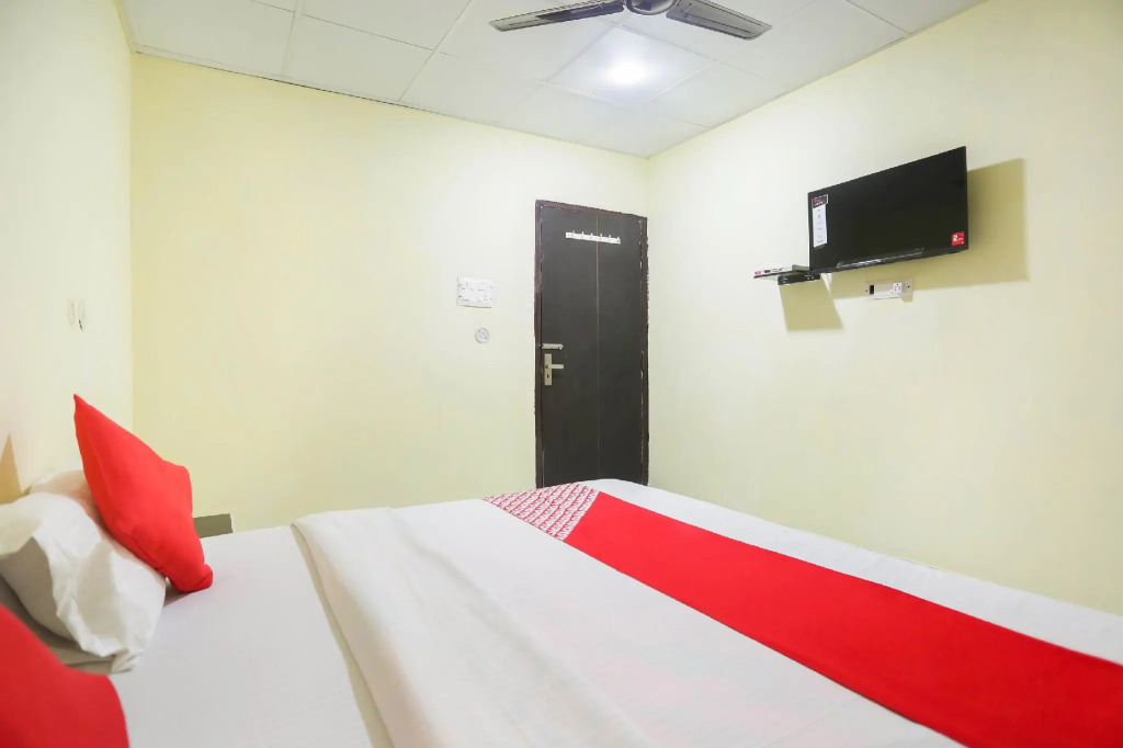 Collection O O 76442 Hotel Surya Plus