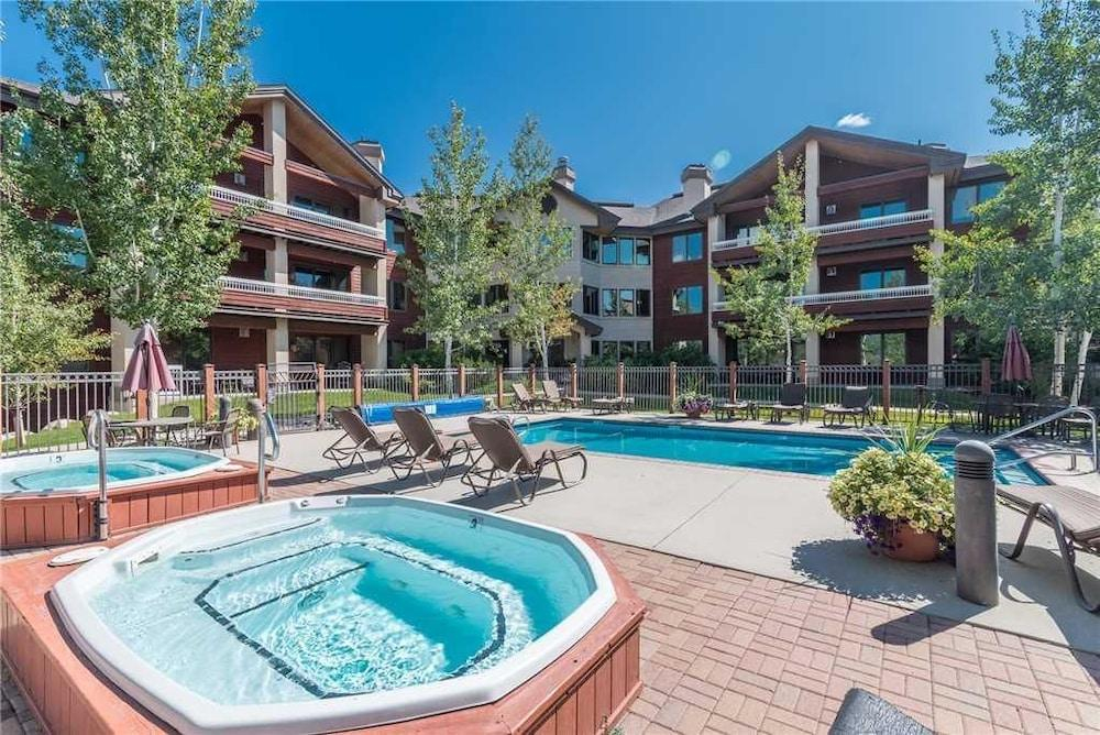 3105 Champagne Lodge, Trappeur's Crossing Apartment 2