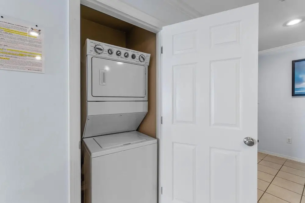 Condo w Semi-private Pool & Just 1 Block to Beach!