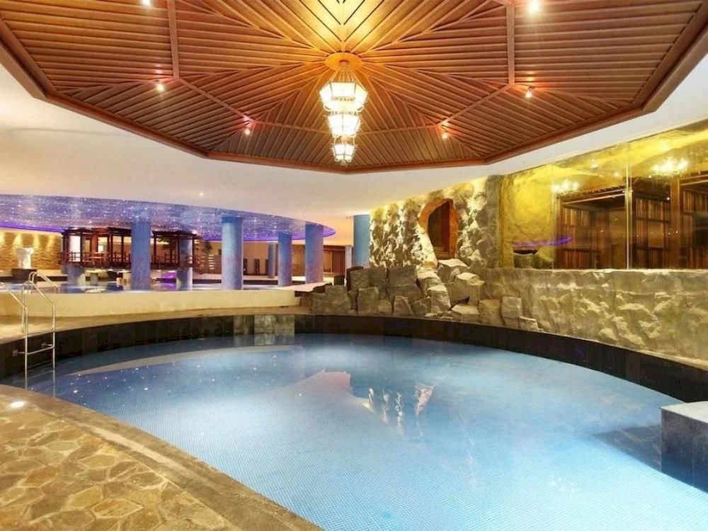 Higher Hotel Yacht Club