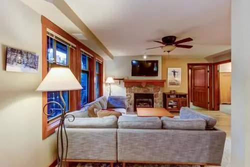 Eagle Springs East 207: Resting Moose Suite