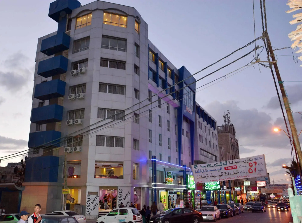 Seven Days Hotel