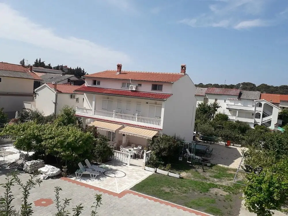 Charming Palit Kroatien Holiday House With Garden