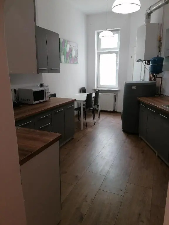 Hostel Tulip - Pokój 2 ze wspólną łazienką i kuchnią