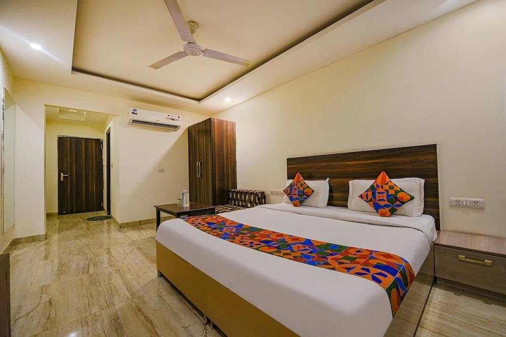 Fabhotel Laxmi Palace