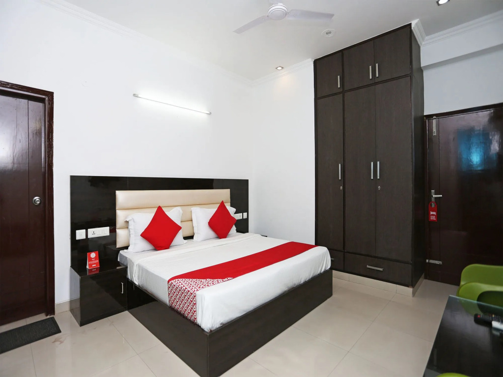 OYO 16449 Signature Stay's