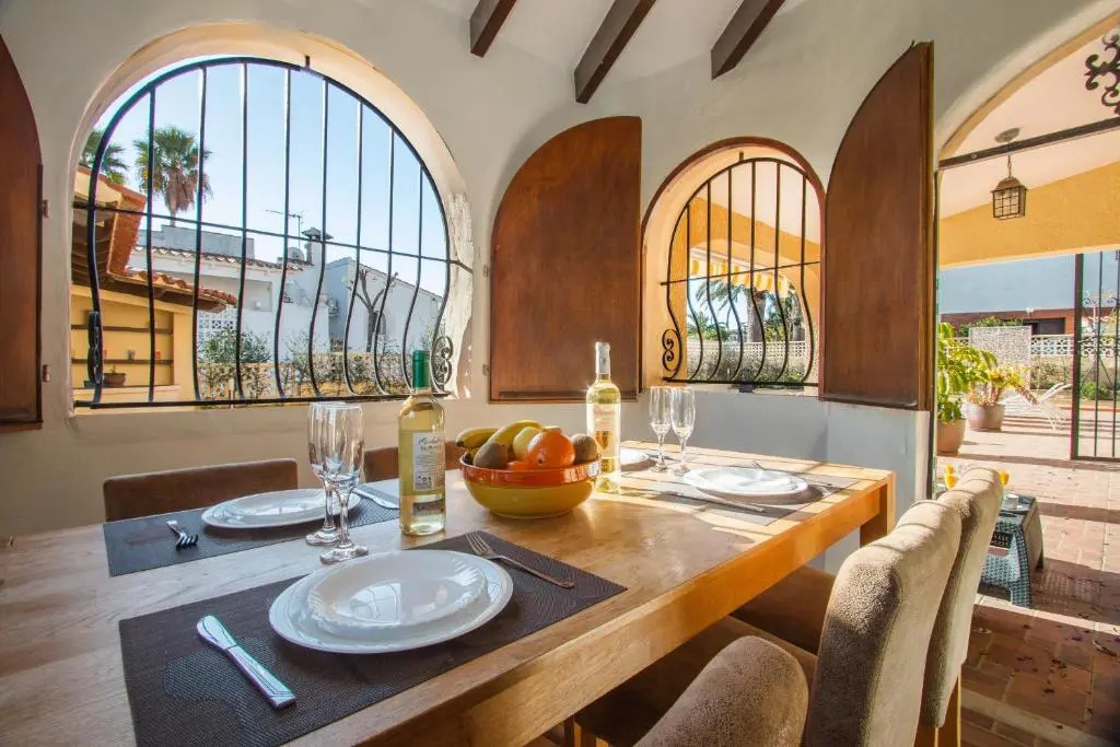 Villa Ebro - PlusHolidays