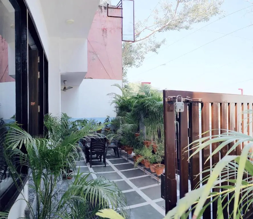 Agra Homestay, Stay 1KM Walking Distance From Taj Mahal East Gate