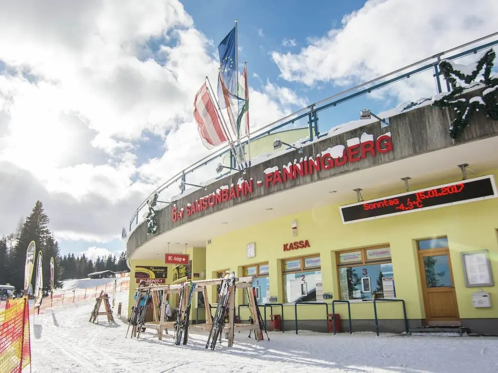 Luxurious Chalet With Sauna in Mauterndorf