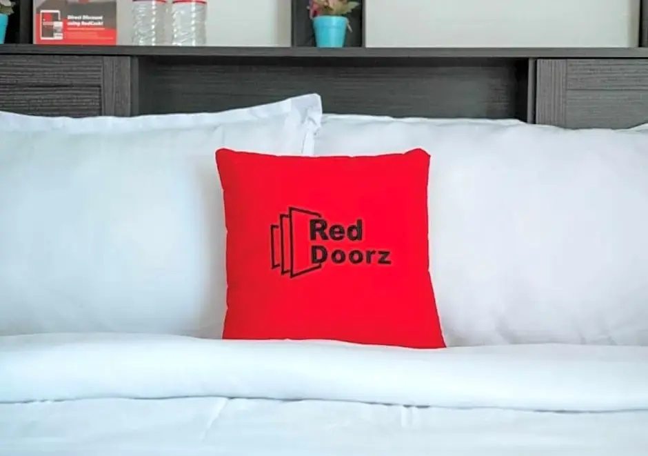 RedDoorz at The VJour Hotel Angeles