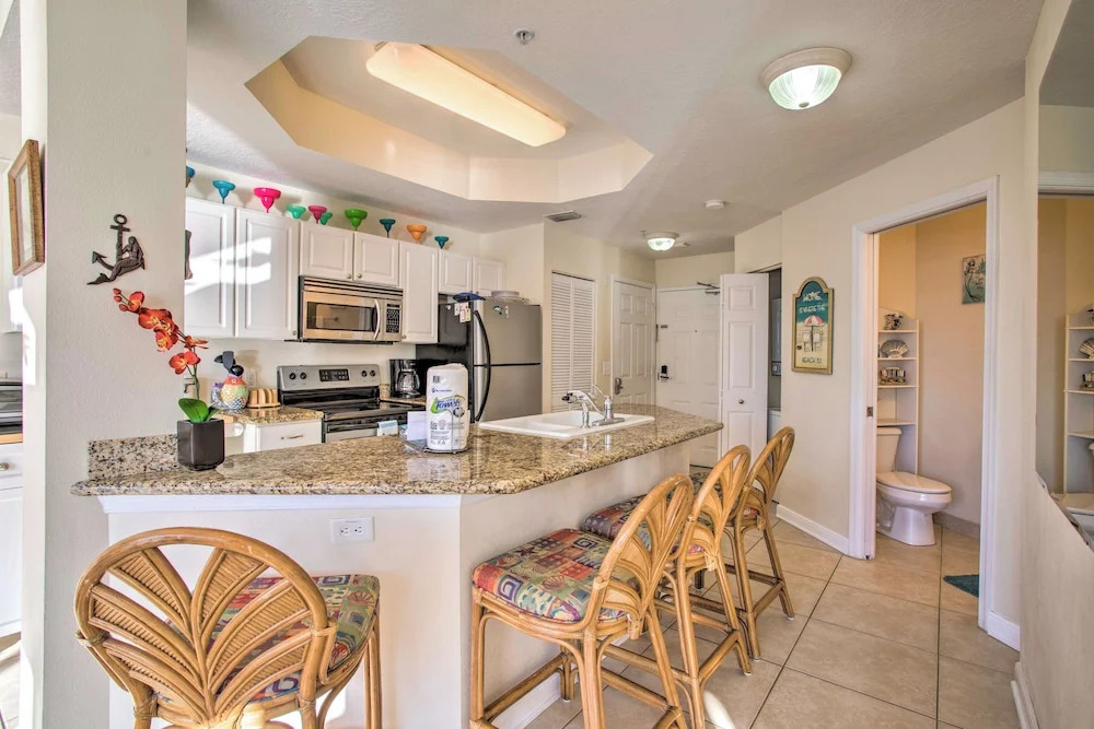 Private Balcony & Pool Access: Bayfront Retreat