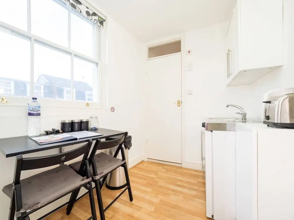 Top Floor Compact Apartment Notting Hill