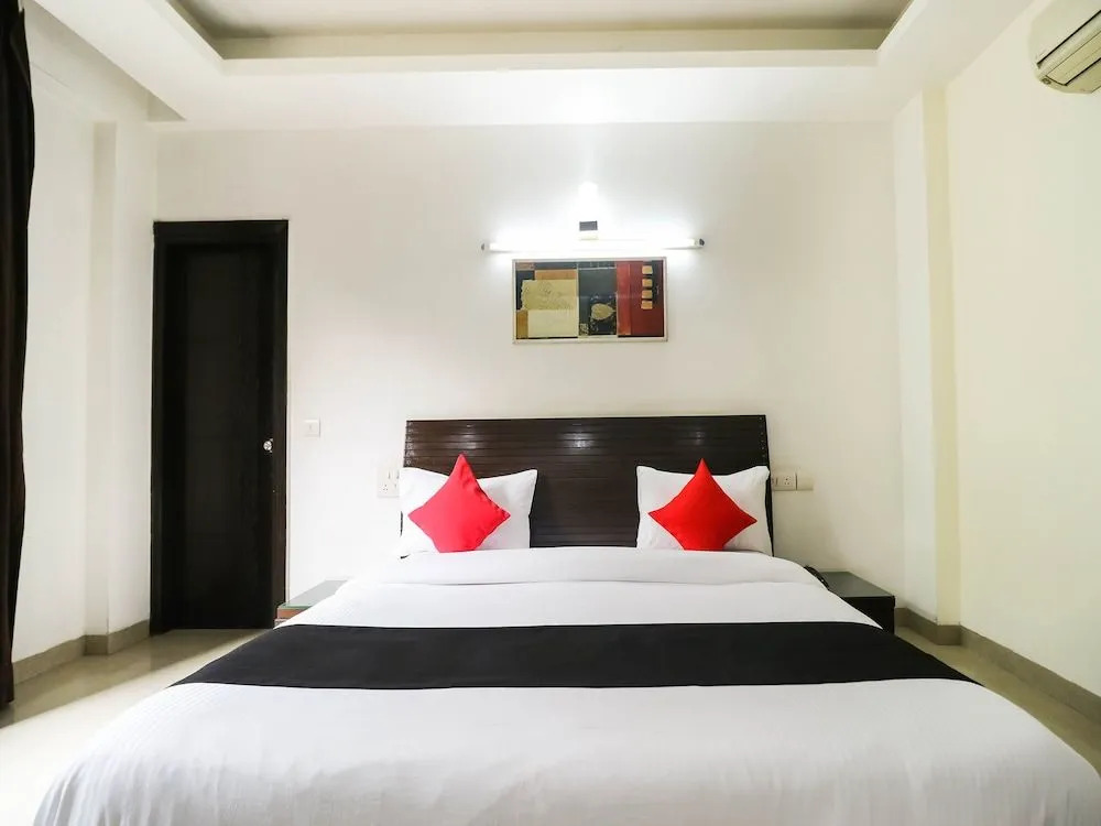 Hotel Green Wood By Dreamz Hospitality