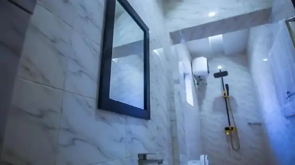 Hubbies Royale Hotel