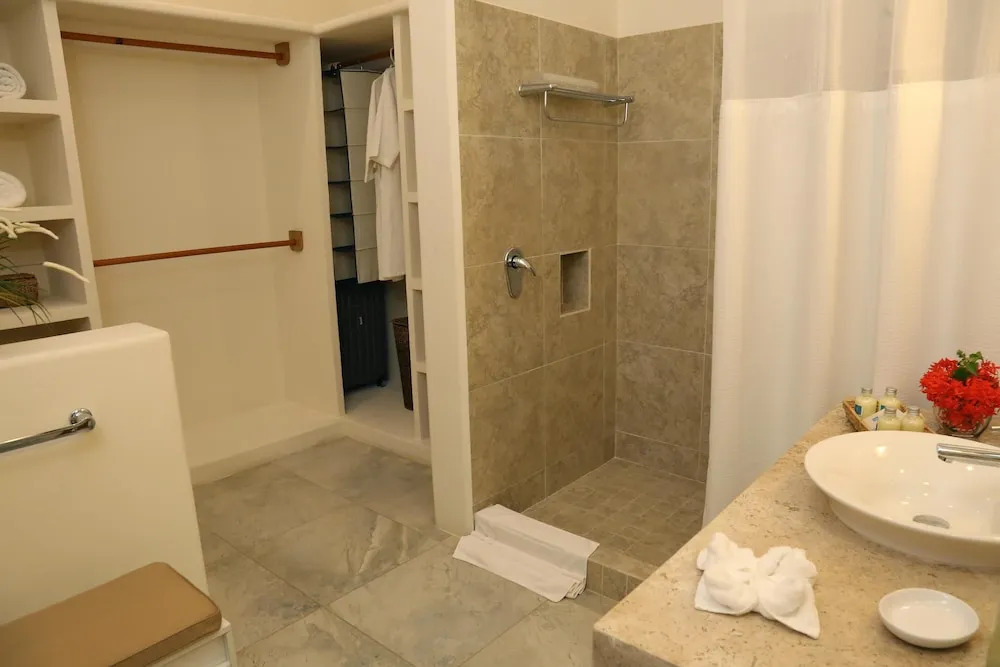 Villas Carey Condo