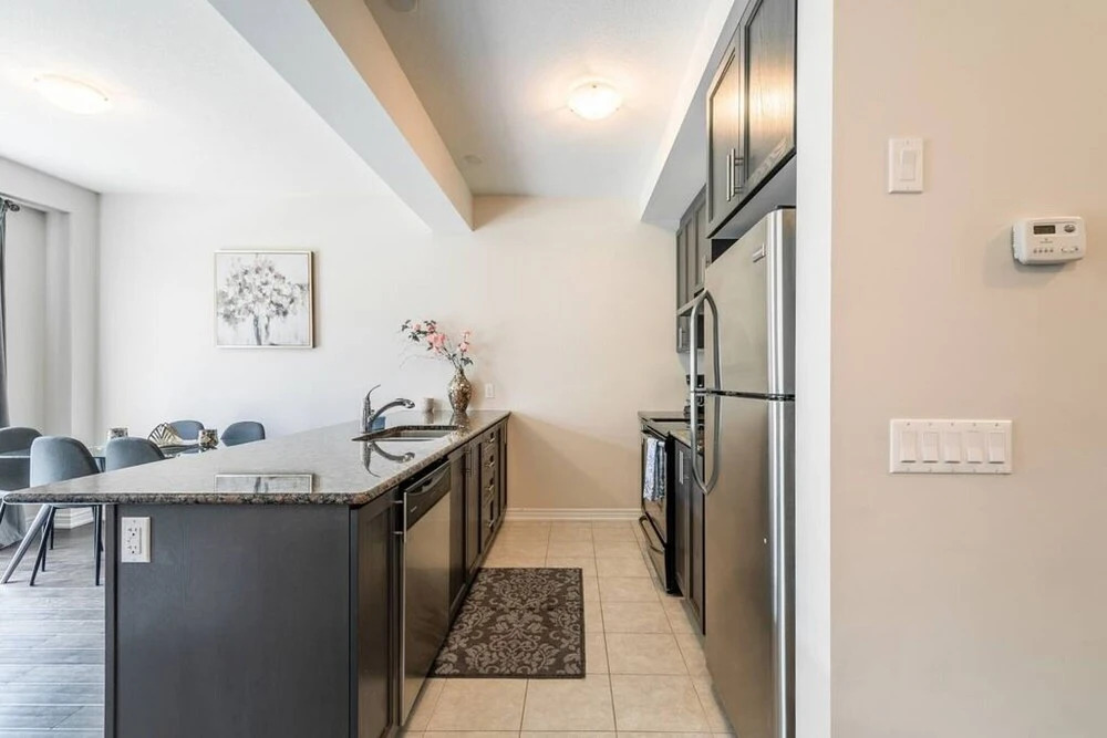 Lakeshore 3BR 2 5BA Townhome 1 min to the Beach