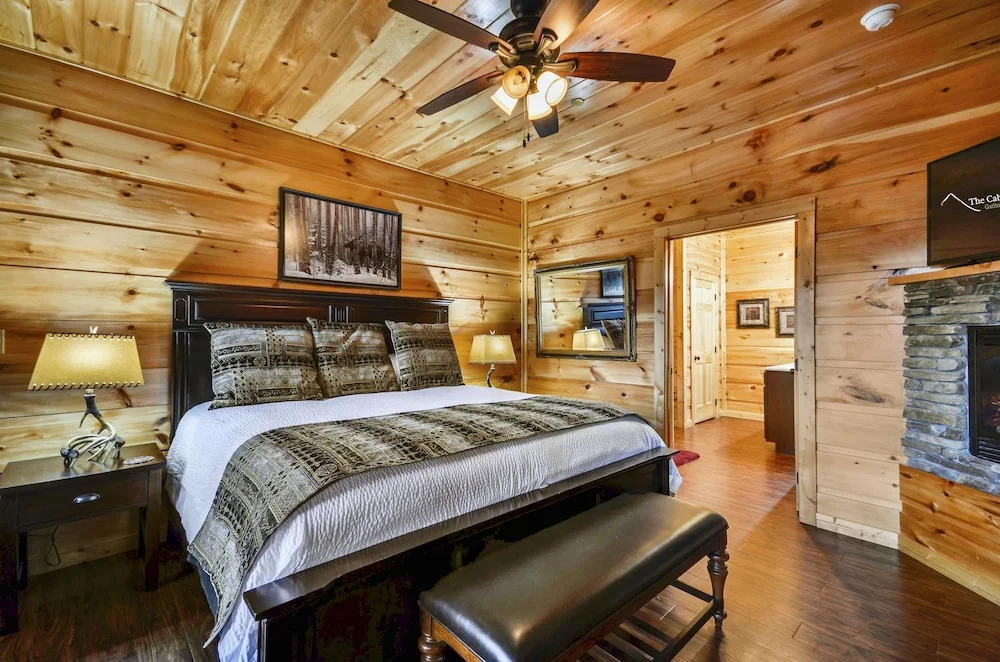Luxury 14br Haven Views Games Hot Tubs More