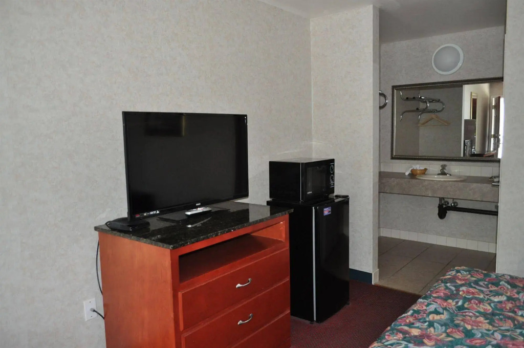 Atrium Inn & Suites