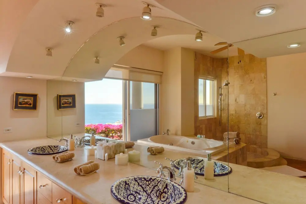 Luxury 5BR Villa, Sleeps 14 W/ocean View: Villa Perla de Law