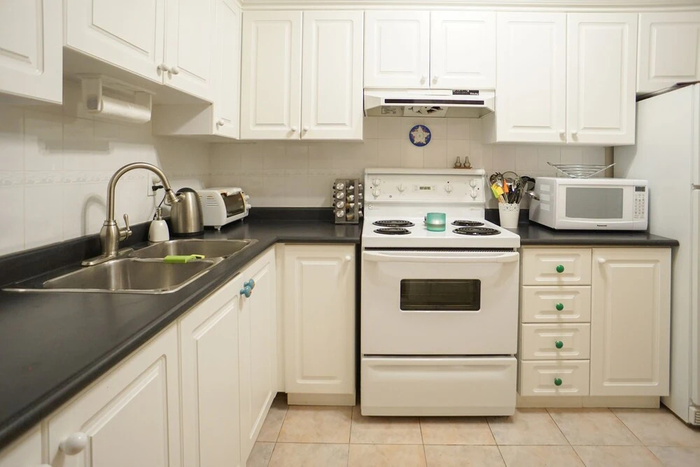 Applewood Suites - 2 Bdrm King West