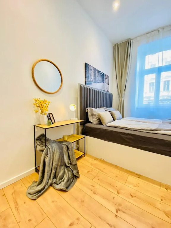 Comfy and Scenic 4BR Stay in Ottakring