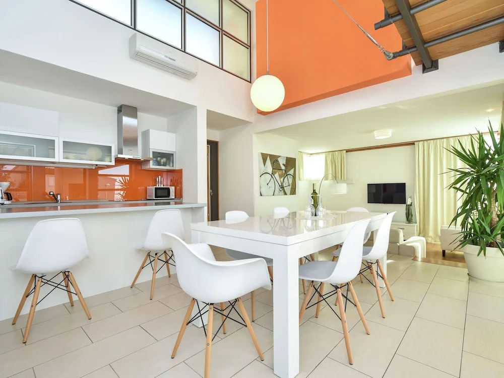 Swanky Villa in Makarska With Sauna, Jacuzzi & Mountain Views