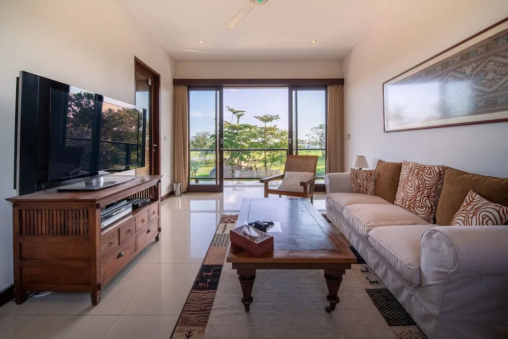 Peaceful Private Villa, 3 BR, Canggu With Staff