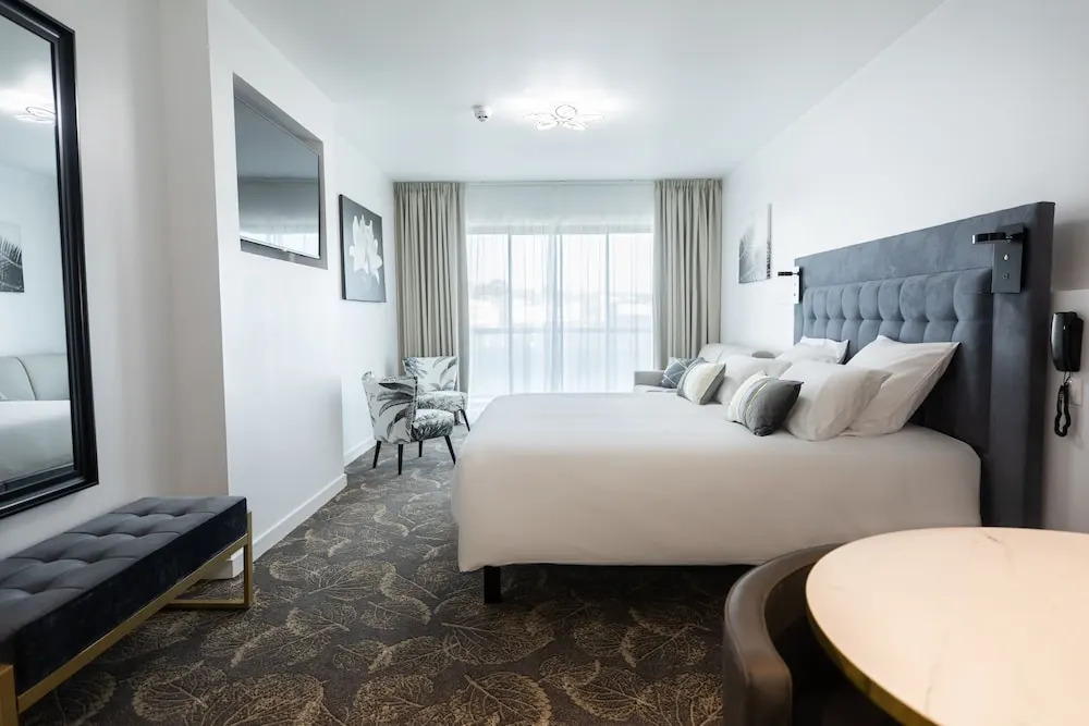 Le Barracuda & Spa, pieds dans leau, vue mer, espace bien-être offert