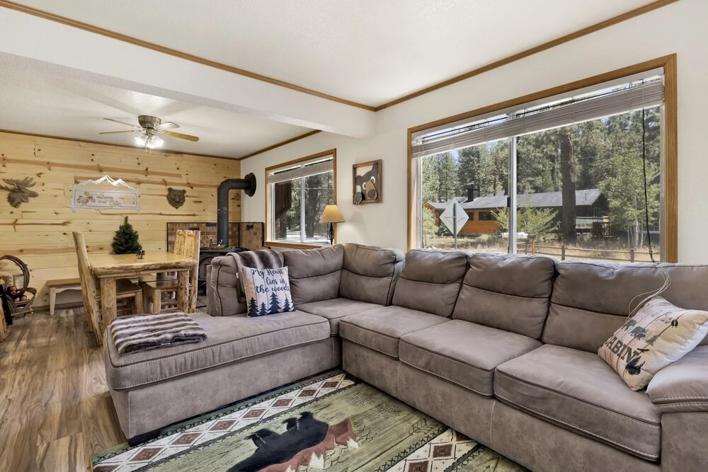 2158-bearfoot Hideaway 4 Bedroom Home by Redawning